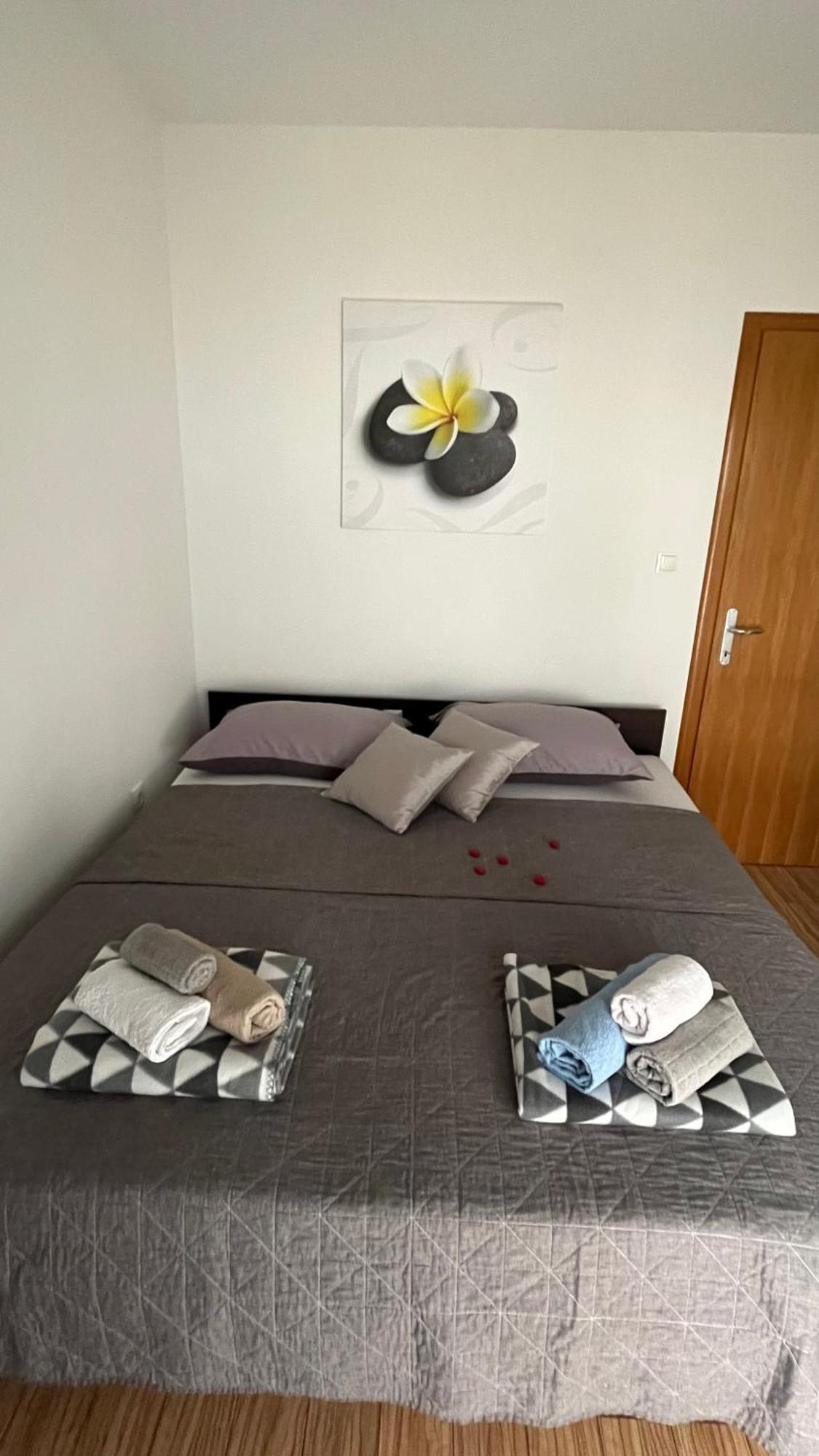 Casa Del Mare Apartment Комарна Екстериор снимка